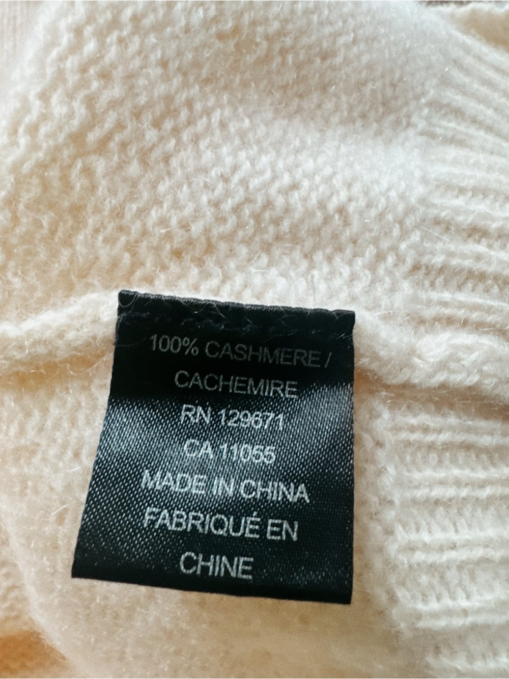 🍮 100% Cashmere • 360Cashmere • Dulce de Leche Cheesecake • Vanilla Cream V-Neck - Picture 7 of 11